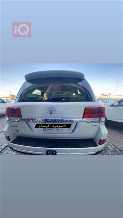 تۆیۆتا لاند کروزەر